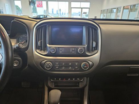Used 2022 Chevrolet Colorado LT w/ Safety Package AWD/4WD image 16