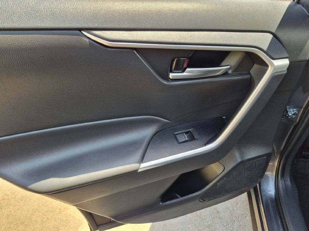 Used 2023 Toyota RAV4 XLE Premium FWD image 16