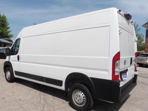 Used 2025 RAM ProMaster 2500 w/ Convenience Group FWD image 2