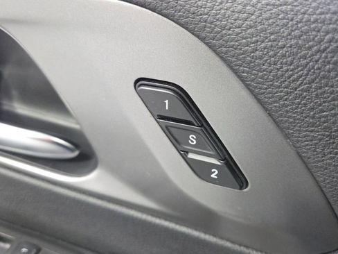 Used 2025 Chrysler Pacifica Select FWD image 29