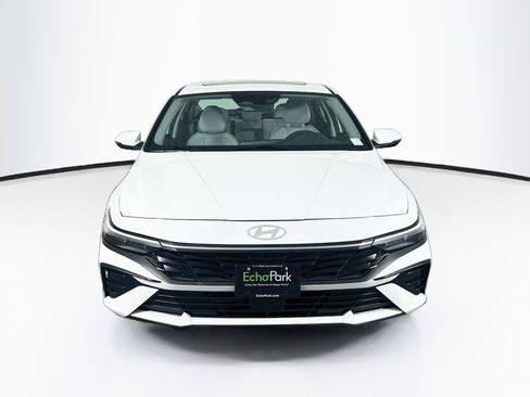 Used 2025 Hyundai Elantra Limited FWD image 2