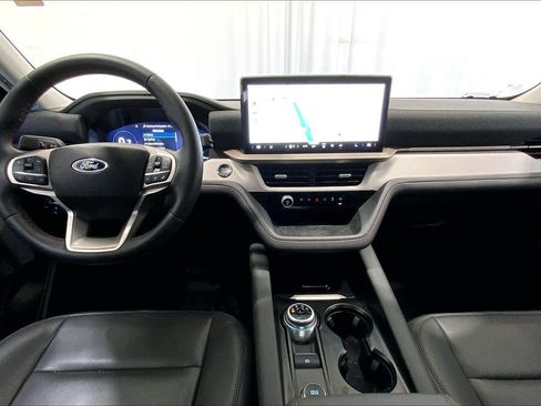 Used 2025 Ford Explorer Active w/ Active Comfort Package RWD image 15