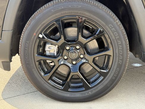 New 2026 Jeep Compass Latitude image 9