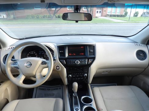 Used 2013 Nissan Pathfinder S image 23