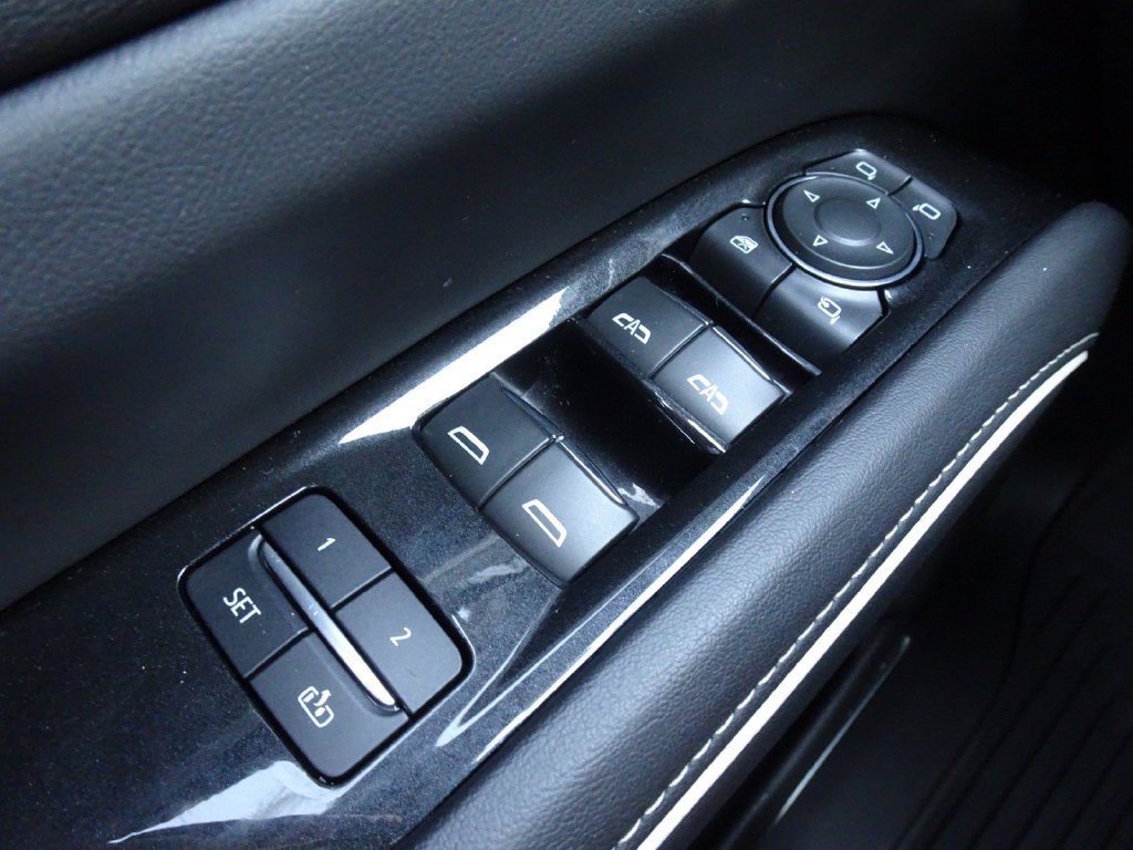 Certified 2023 Cadillac Escalade Premium Luxury w/ LPO, Floor Liner Package AWD/4WD image 22