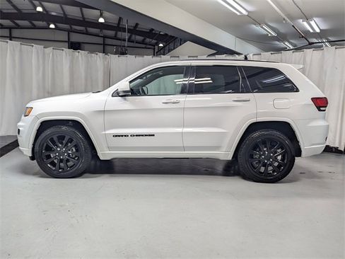 Used 2019 Jeep Grand Cherokee Altitude image 25