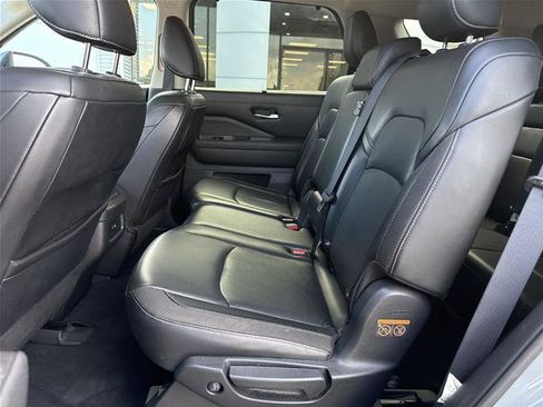 Used 2022 Nissan Pathfinder SL FWD image 5
