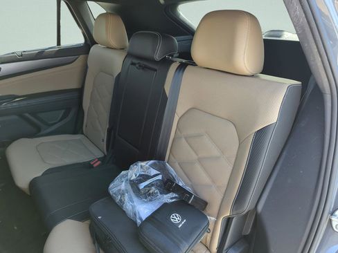 Used 2024 Volkswagen Atlas Cross Sport SE image 30