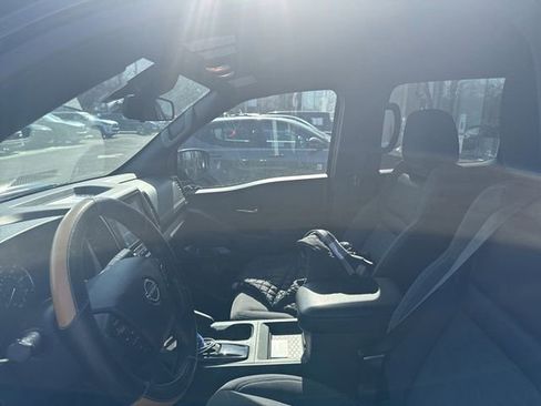 Used 2023 Nissan Frontier SV w/ Midnight Edition Package image 8
