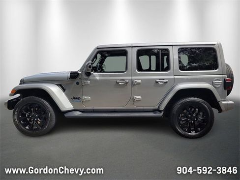 Used 2021 Jeep Wrangler Unlimited Sahara image 2
