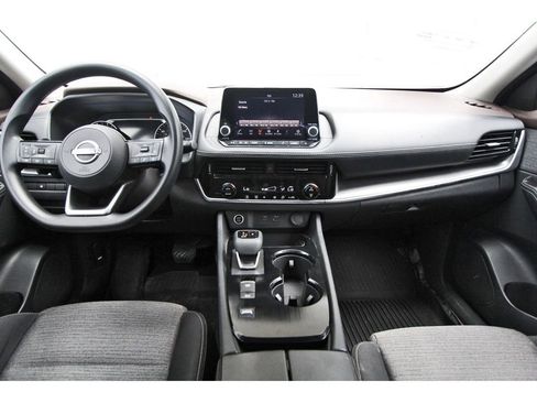 Used 2023 Nissan Rogue SV image 9