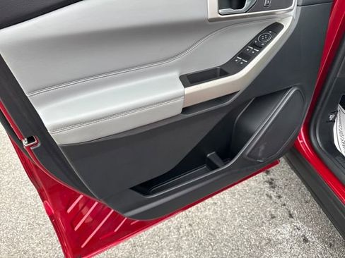 Used 2021 Ford Explorer XLT w/ Equipment Group 202A image 10