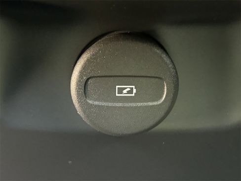 Used 2024 Volvo XC60 B5 Plus image 18