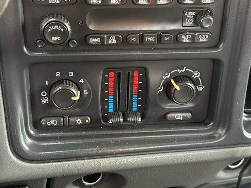 Used 2006 Chevrolet Silverado 1500 LT w/ Light Duty Power Package AWD/4WD image 17