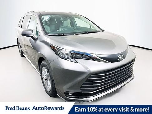 New 2026 Toyota Sienna XLE image 1