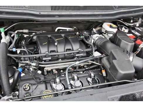Used 2018 Ford Explorer XLT w/ Equipment Group 202A FWD image 33