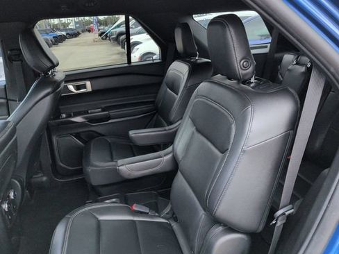 Used 2020 Ford Explorer XLT w/ Equipment Group 202A RWD image 14