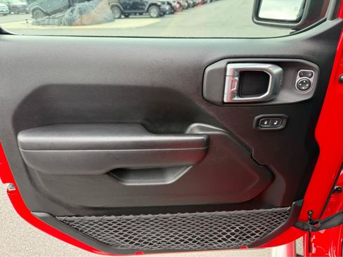 Used 2021 Jeep Gladiator Sport image 11