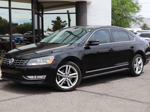 Used 2015 Volkswagen Passat TDI SEL Premium FWD image 2