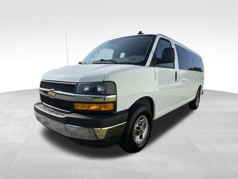 Used 2025 Chevrolet Express 3500 LT w/ LT Preferred Equipment Group RWD image 10