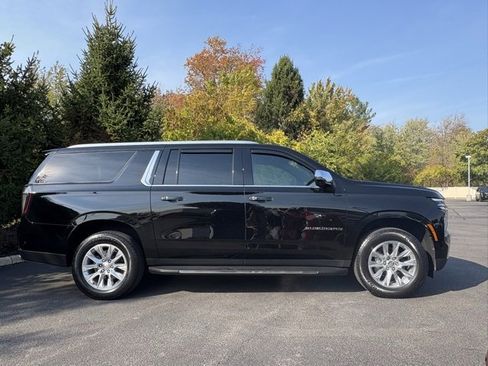 Certified 2025 Chevrolet Suburban Premier image 10