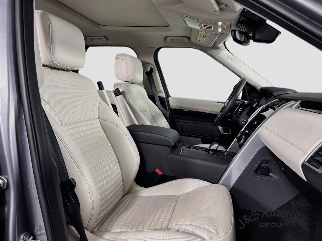 Used 2025 Land Rover Discovery S AWD/4WD image 37