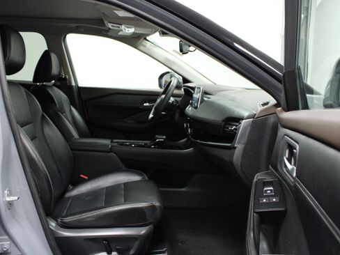 Used 2023 Nissan Rogue SL AWD/4WD image 16