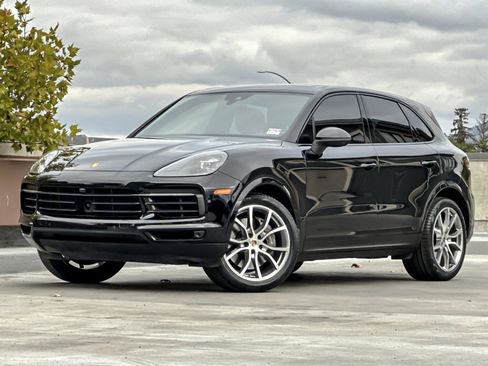 Used 2023 Porsche Cayenne image 1