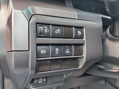 Certified 2025 Toyota Tacoma TRD Off-Road AWD/4WD image 29