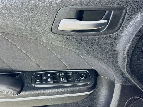 Used 2019 Dodge Charger Scat Pack w/ Dynamics Package RWD image 19