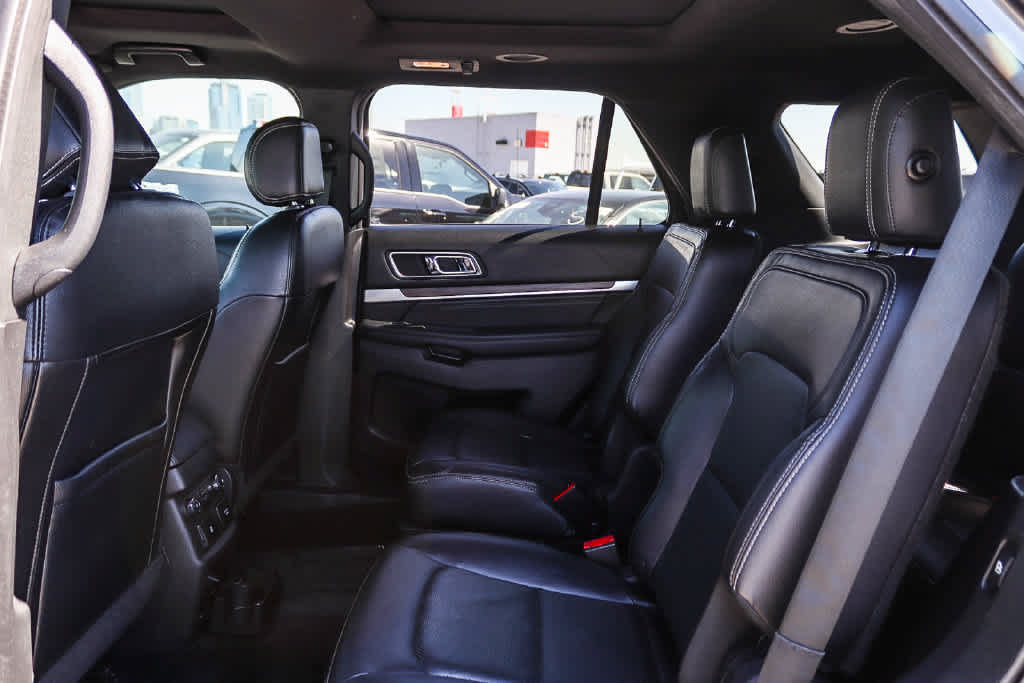 Used 2017 Ford Explorer Limited w/ Equipment Group 303A AWD/4WD image 18