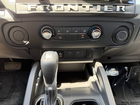 Used 2025 Nissan Frontier SV RWD image 25