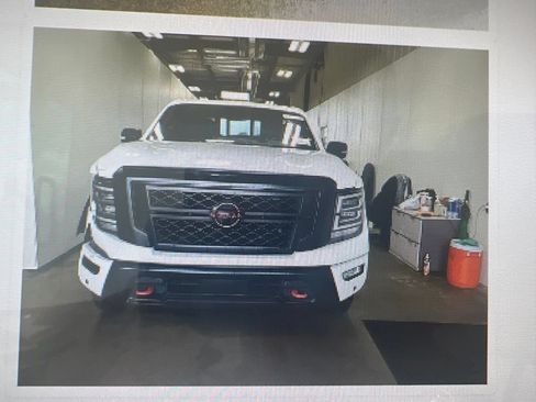 Used 2023 Nissan Titan PRO-4X w/ Pro-4x Convenience Package AWD/4WD image 8