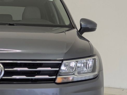 Used 2021 Volkswagen Tiguan SE w/ Panoramic Sunroof Package image 10
