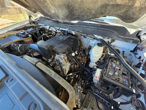 Used 2018 Chevrolet Silverado 2500 W/T AWD/4WD image 27