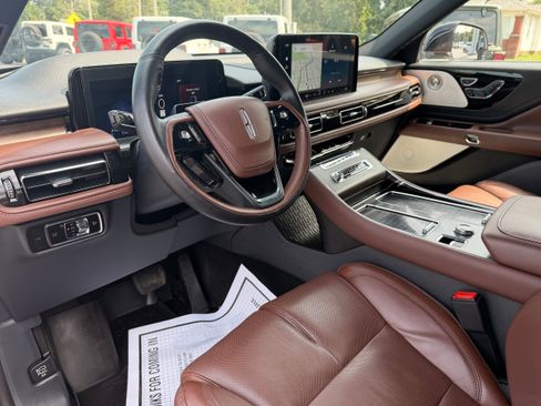 Used 2025 Lincoln Aviator Reserve w/ Equipment Group 201A AWD/4WD image 14
