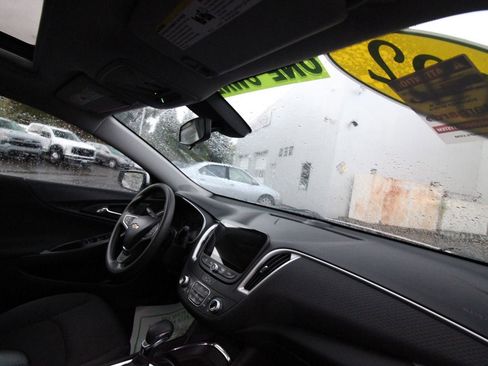 Used 2022 Chevrolet Malibu LT FWD image 16