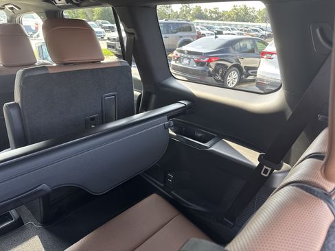 Used 2026 Lexus GX 550 w/ Cold Area Package AWD/4WD image 32