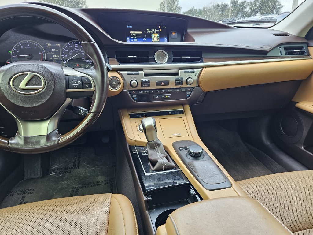 Used 2016 Lexus ES 350 w/ Premium Package w/Wood Trim FWD image 13