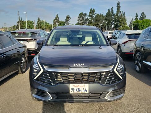 Used 2024 Kia Sportage EX FWD image 2