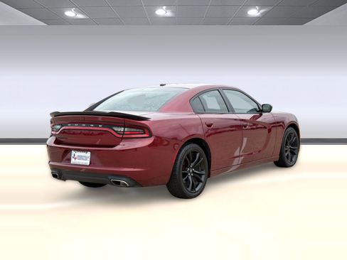 Used 2018 Dodge Charger SXT w/ Blacktop Package RWD image 9
