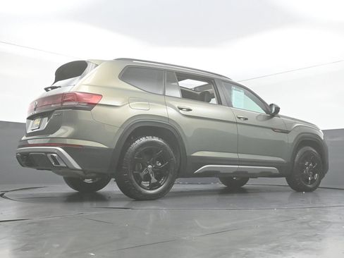Used 2025 Volkswagen Atlas Peak Edition SE AWD/4WD image 45