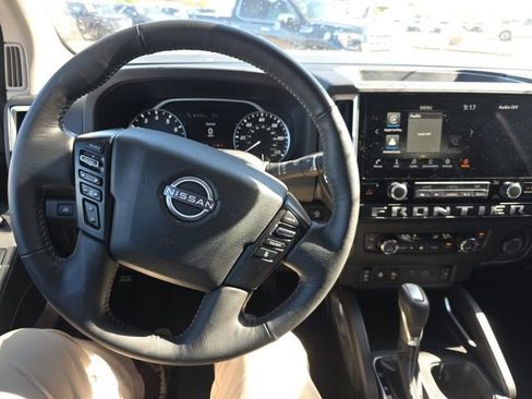 Certified 2025 Nissan Frontier SV w/ SV Convenience Package image 18