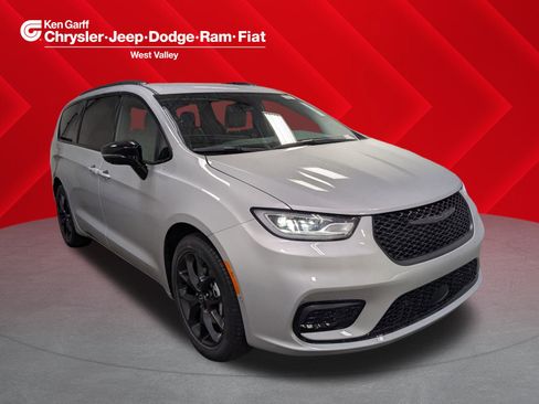 New 2026 Chrysler Pacifica Select FWD image 1