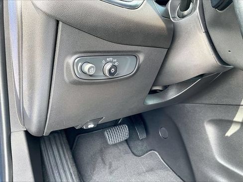 Used 2024 Chevrolet Equinox LT FWD image 27