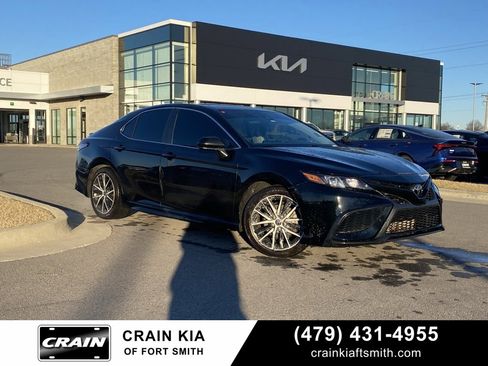 Used 2023 Toyota Camry SE image 1