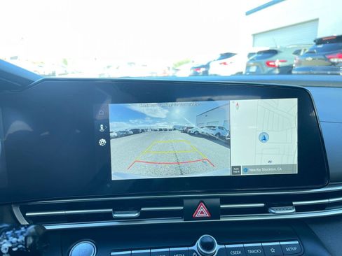 Used 2025 Hyundai Elantra Limited image 17