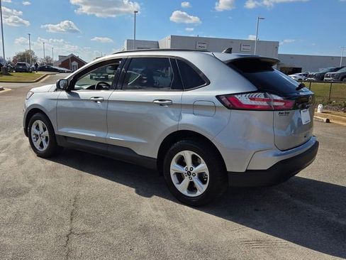 Used 2024 Ford Edge SE image 9