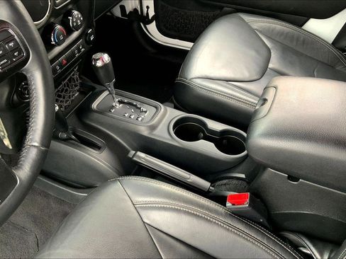 Used 2016 Jeep Wrangler Unlimited Sahara w/ Dual Top Group image 14