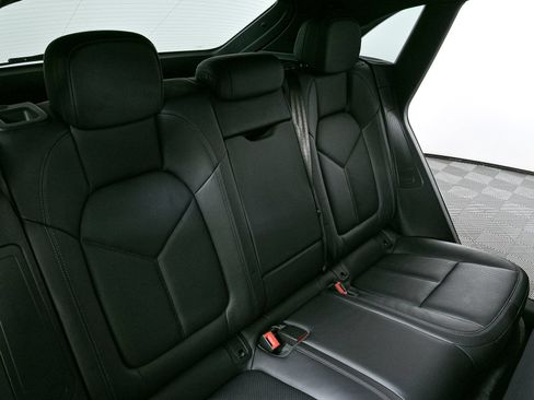 Certified 2020 Porsche Macan AWD/4WD image 23